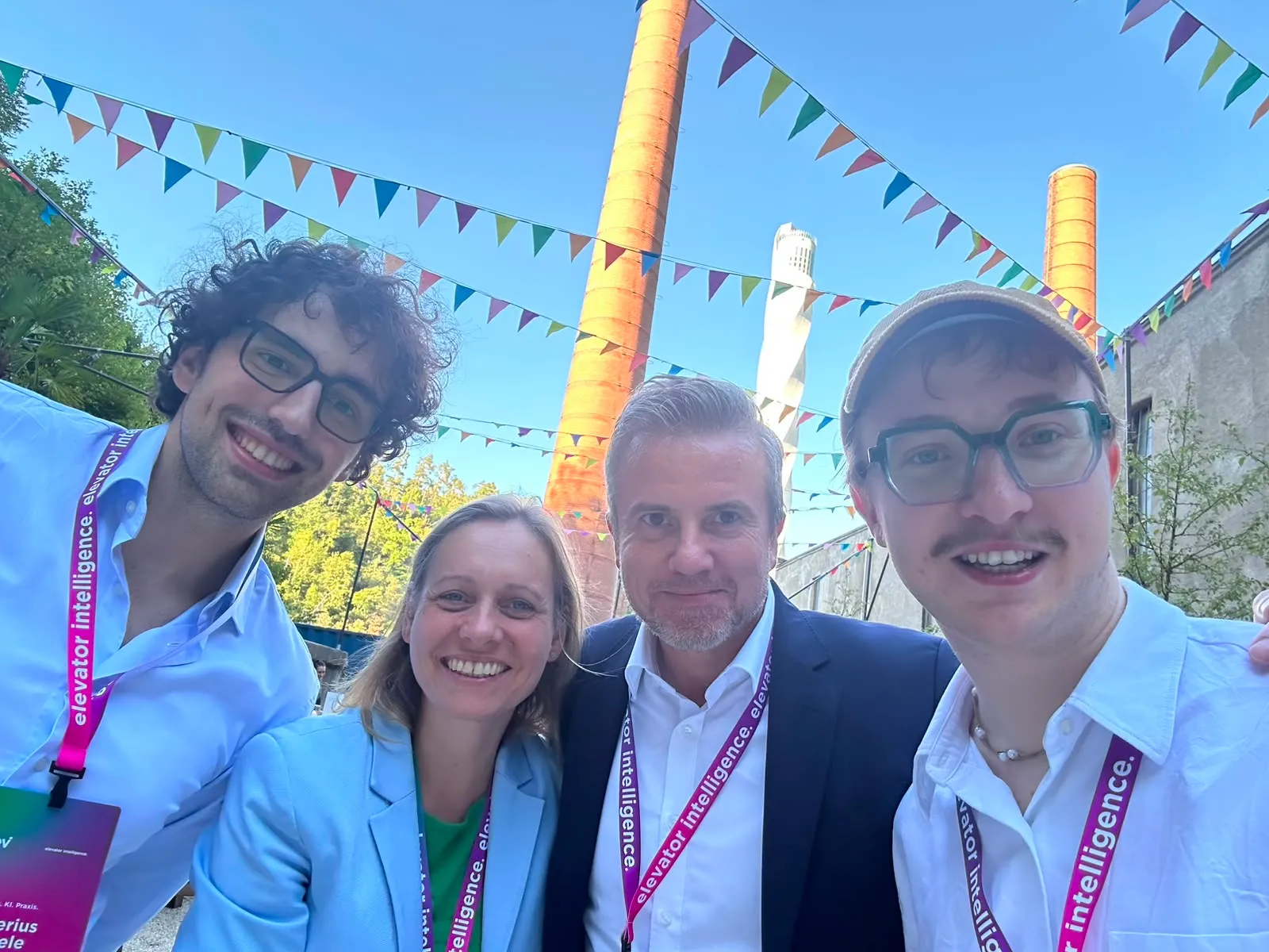 Das evi-Team im Hof des Kraftwerks